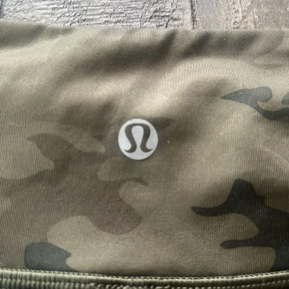Lululemon Athletica Cropped Camouflage Leggings - Picture 3 of 3